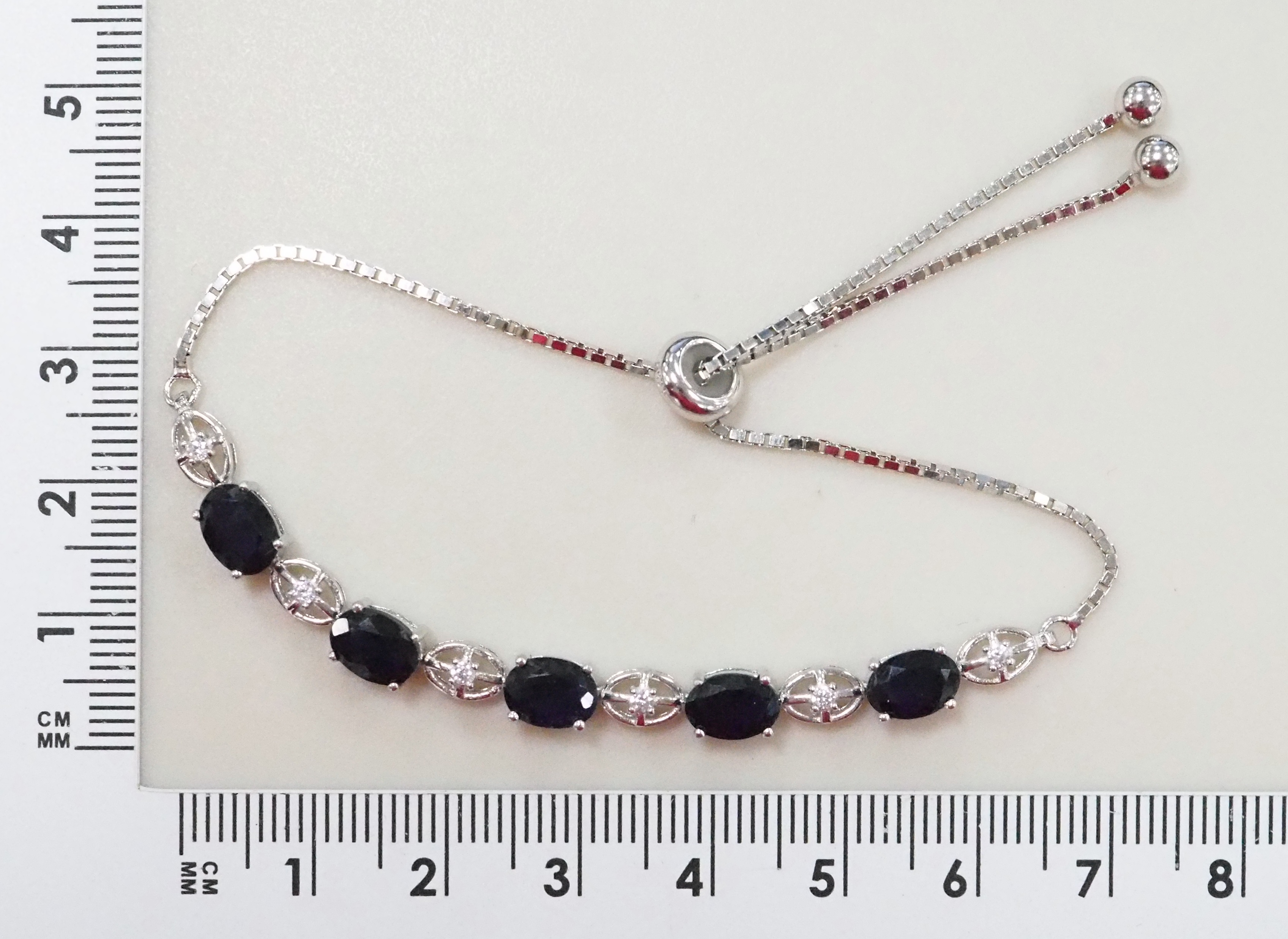 Серебряный браслет 925 пробы; вставки 5 Сапфир 6,57ct F/2; 6 Куб. Цирконий бесцв 0,22ct;